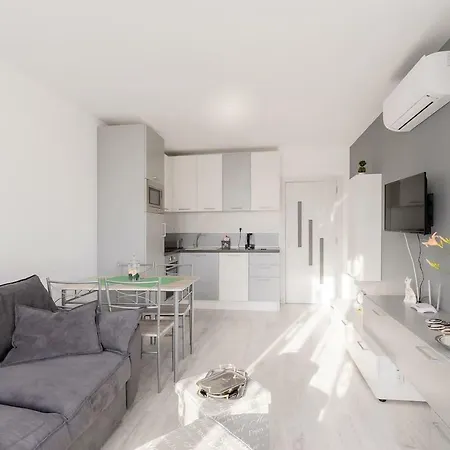 アパート Modern & Clean 1-bedroom Flat In A Private Sarafovo ブルガス