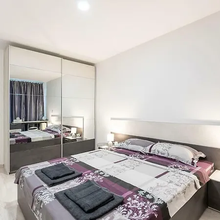 Modern & Clean 1-bedroom Flat In A Private Sarafovo アパート ブルガス